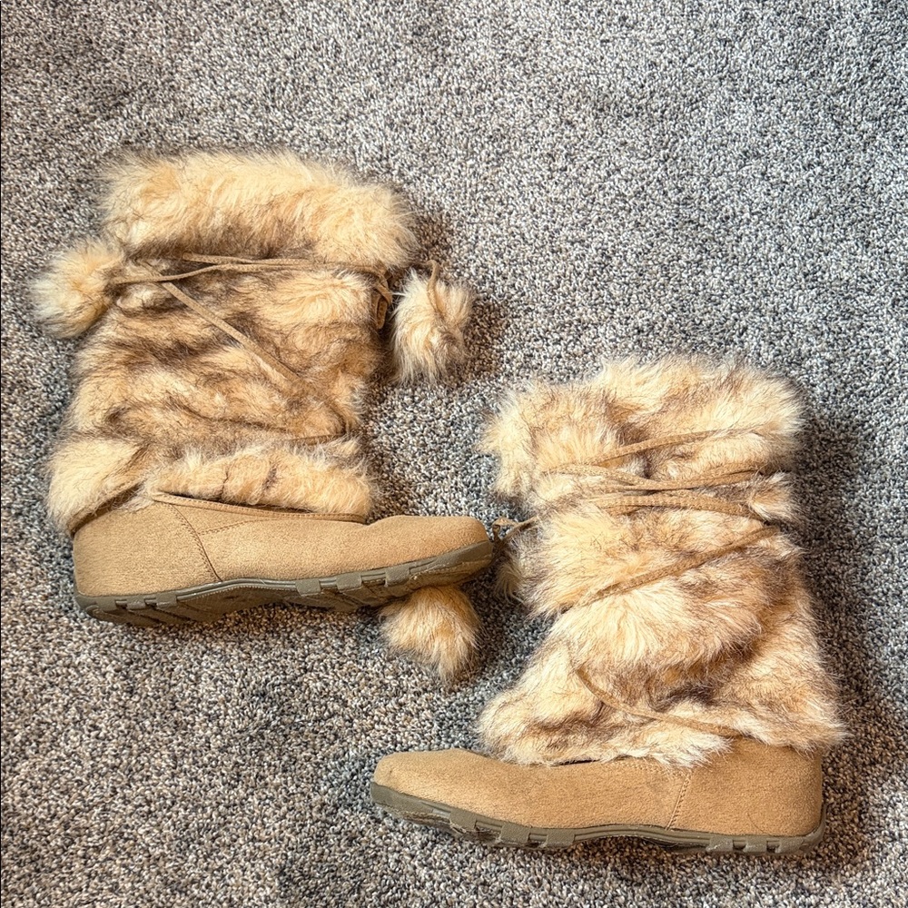 De Blossom Collection Tan Faux Fur Winter Boots